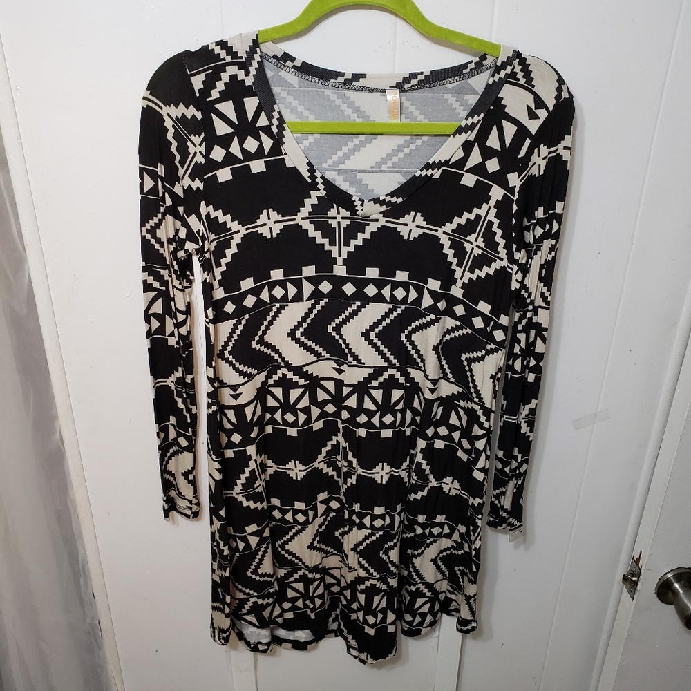 Black/Cream LS Tunic